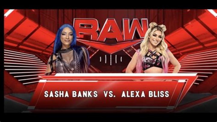 Alexa Bliss v Sasha Banks Raw August 28, 2017 Cropped