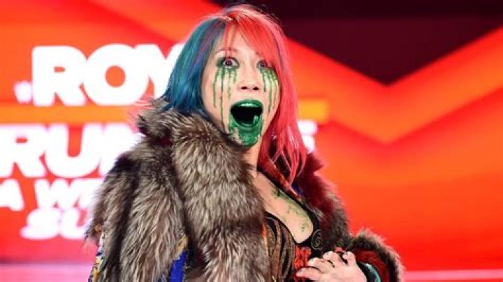 Asuka Now Has Temporary Teeth Thanks To Shayna Baszler