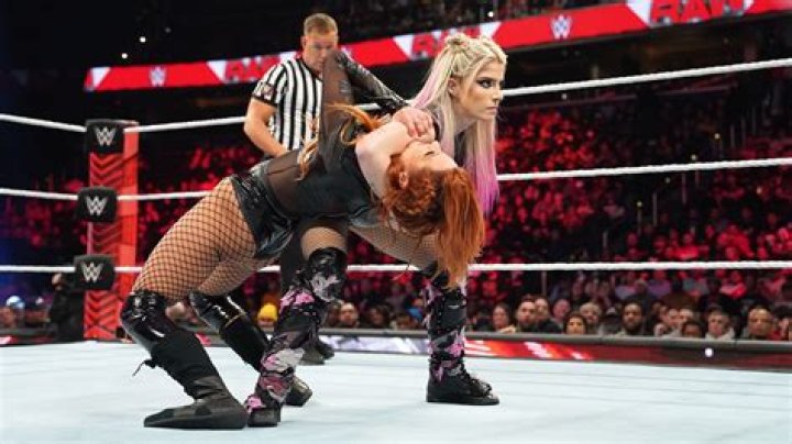 Becky Lynch v Alexa Bliss TLC 2016 Cropped
