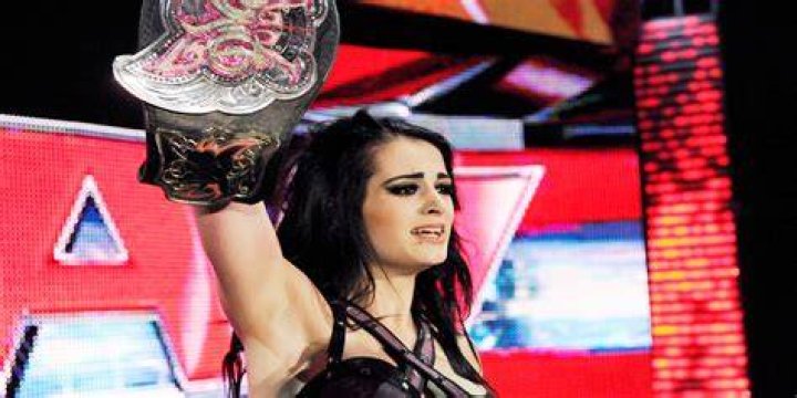 Paige wins Divas Championship