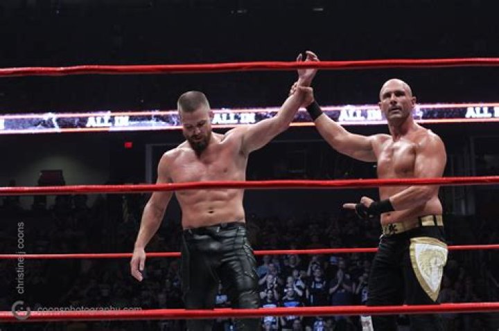 Stephen Amell Vs Christopher Daniels